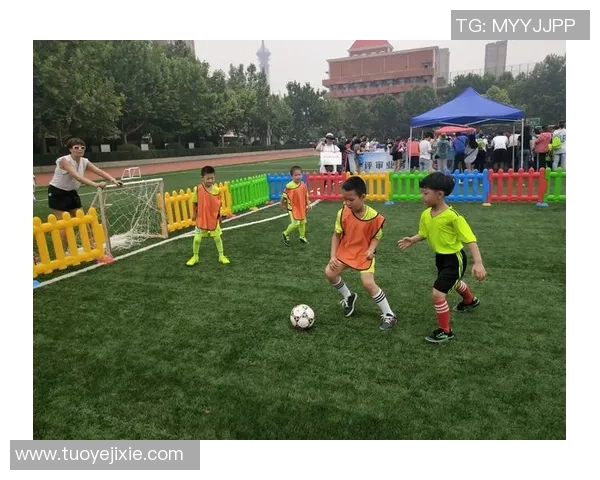 滑步足球的魅力与技术解析如何在赛场上展现独特风采与团队合作精神