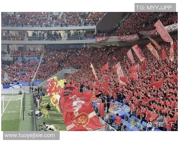 足球乙甲联赛新篇章揭幕球迷热情高涨期待精彩对决